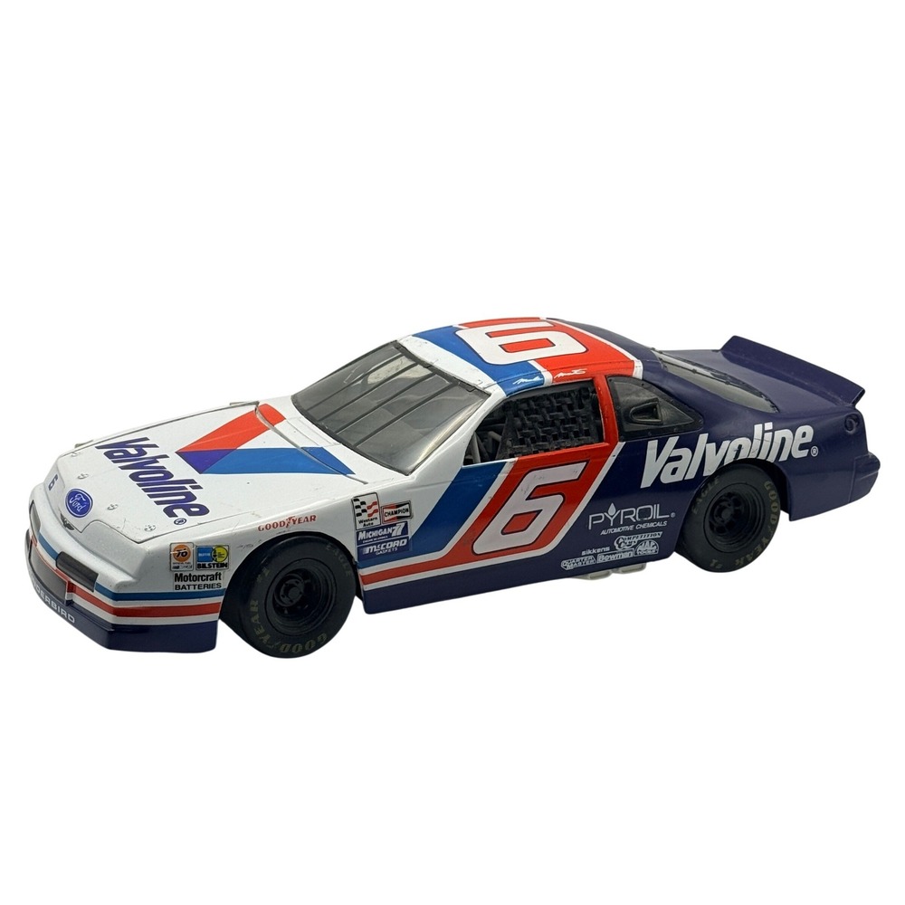 Ertl Mark Martin #6 Valvoline Ford Thunderbird Diecast Car NASCAR 1990s